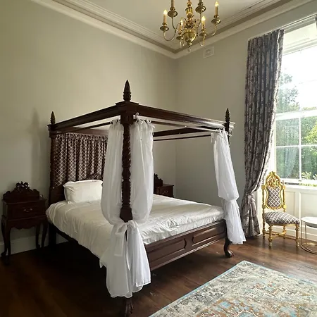Uppercourt Manor *
