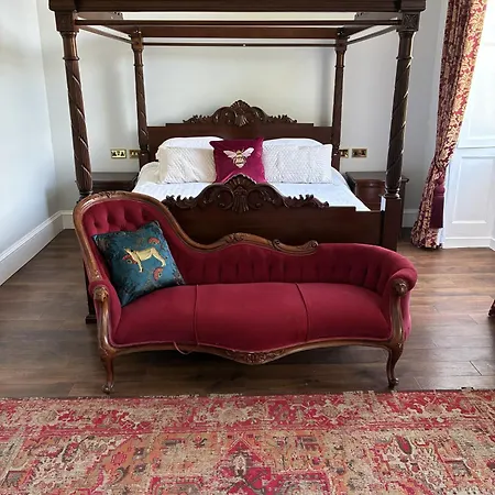 Uppercourt Manor Hotel *