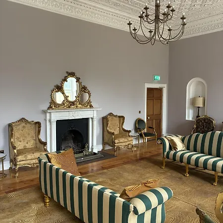 Uppercourt Manor Hotel *