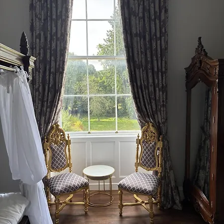 Uppercourt Manor Hotel *