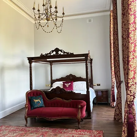 Uppercourt Manor